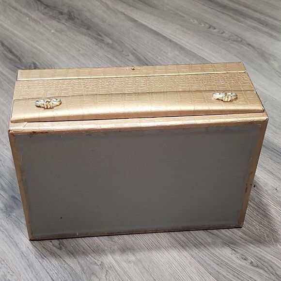 XL Vintage Buxton Metallic Gold Texrured Jewelry Box - Picture 6 of 12